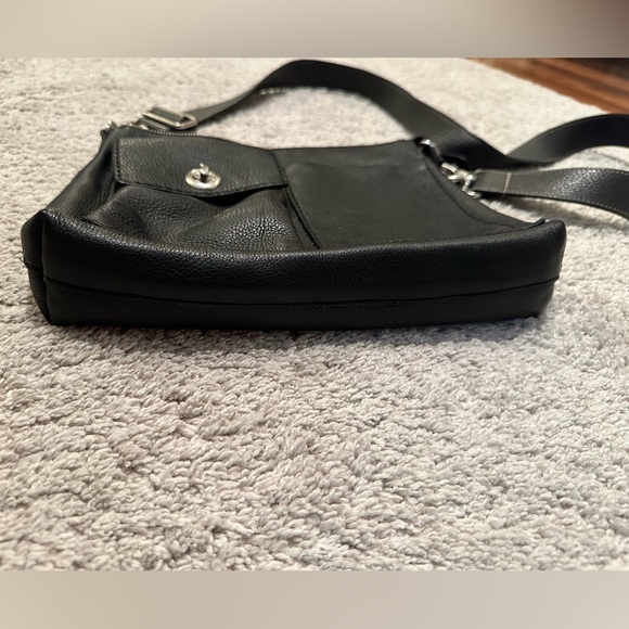 Roots - Black Leather Crossbody Side Bag Purse - Picture 9 of 15